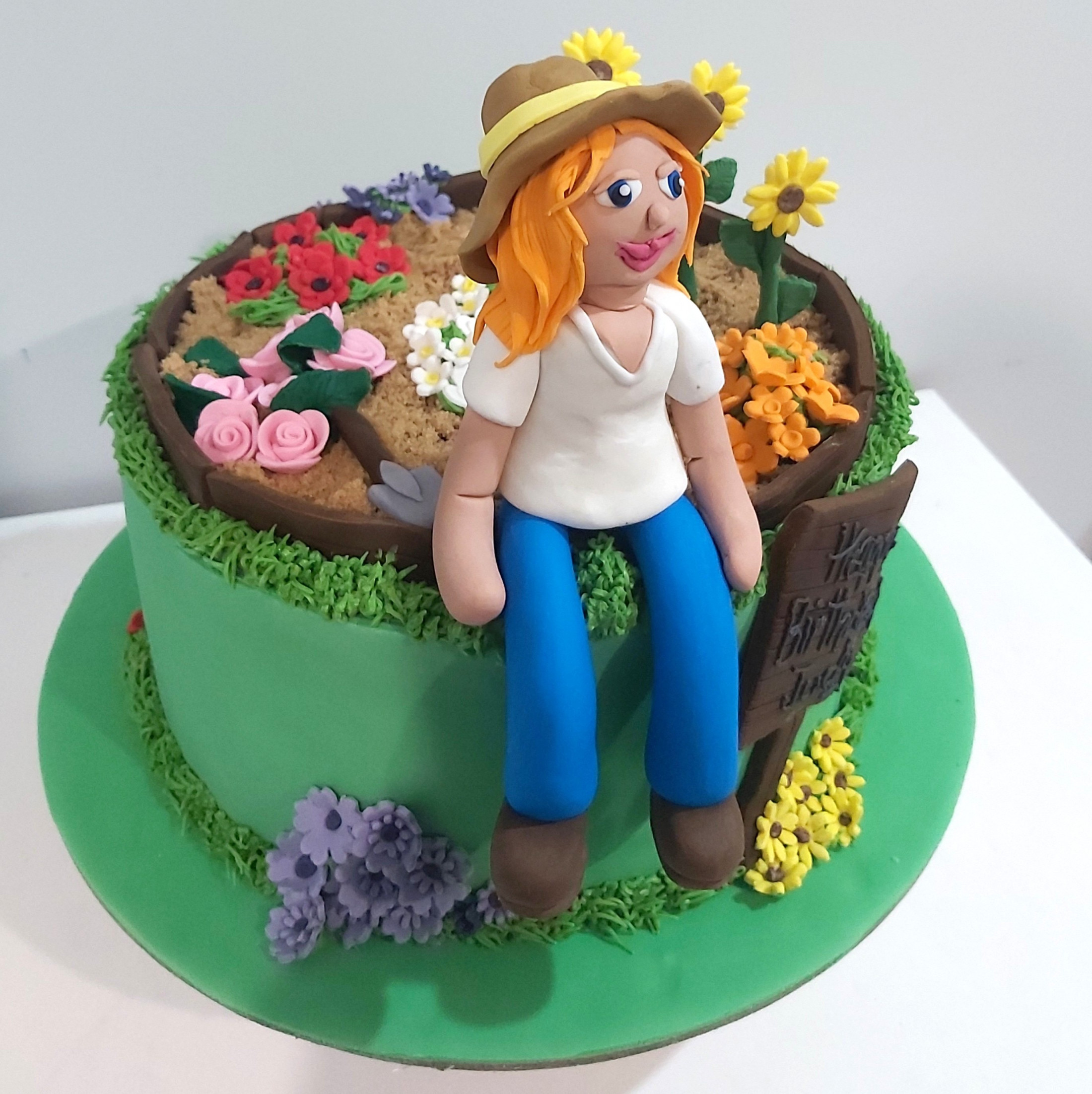Cake Decorating - Decorate a Garden Cake