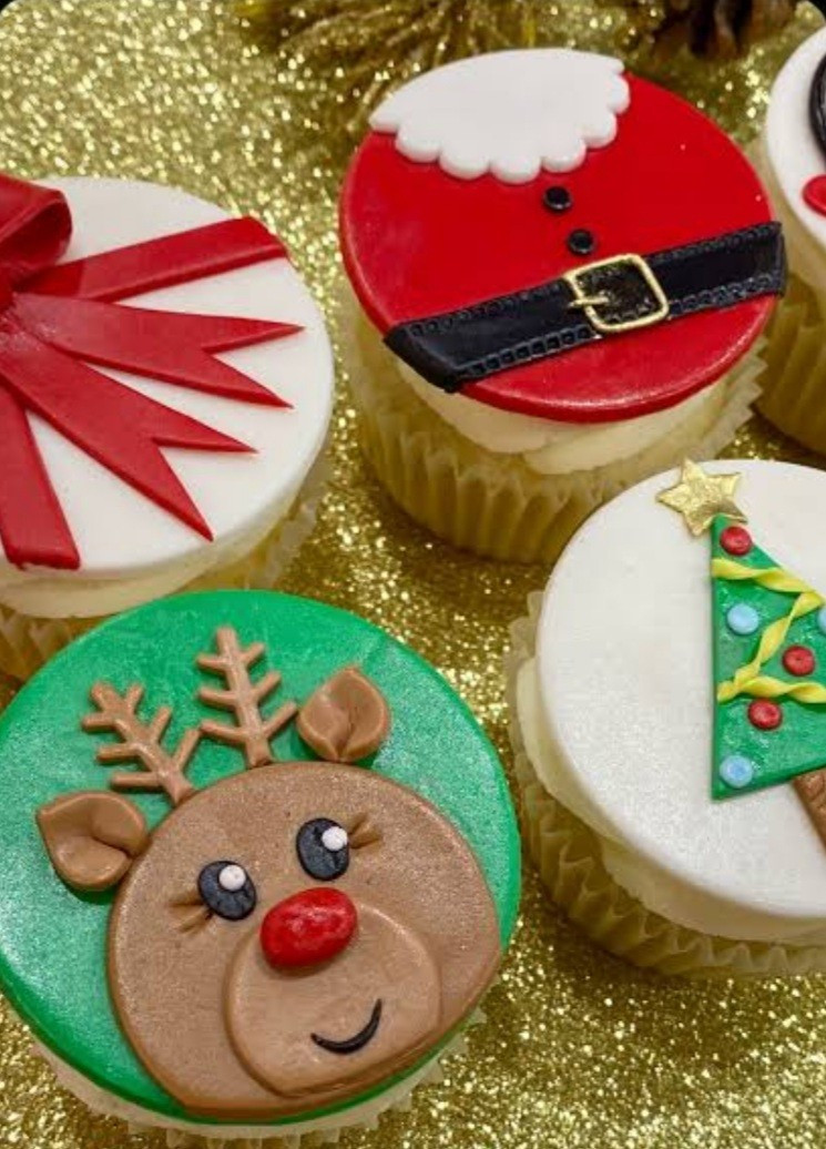 Cake Decorating - Decorate Christmas Cupcakes